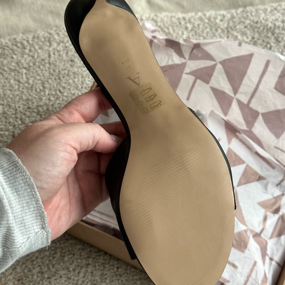 Black grommet low heel sandal - Picture 5 of 7